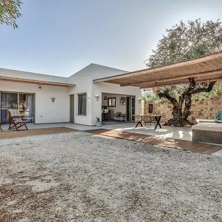 Semesterbostad Natura Oliva House *