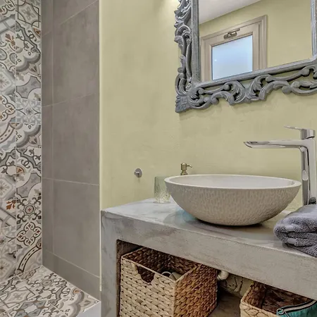 Natura Oliva House *