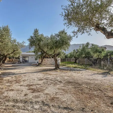 Natura Oliva House *