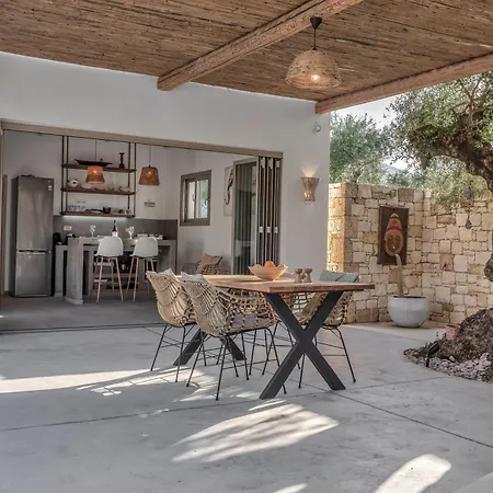 Natura Oliva House * Alikanász